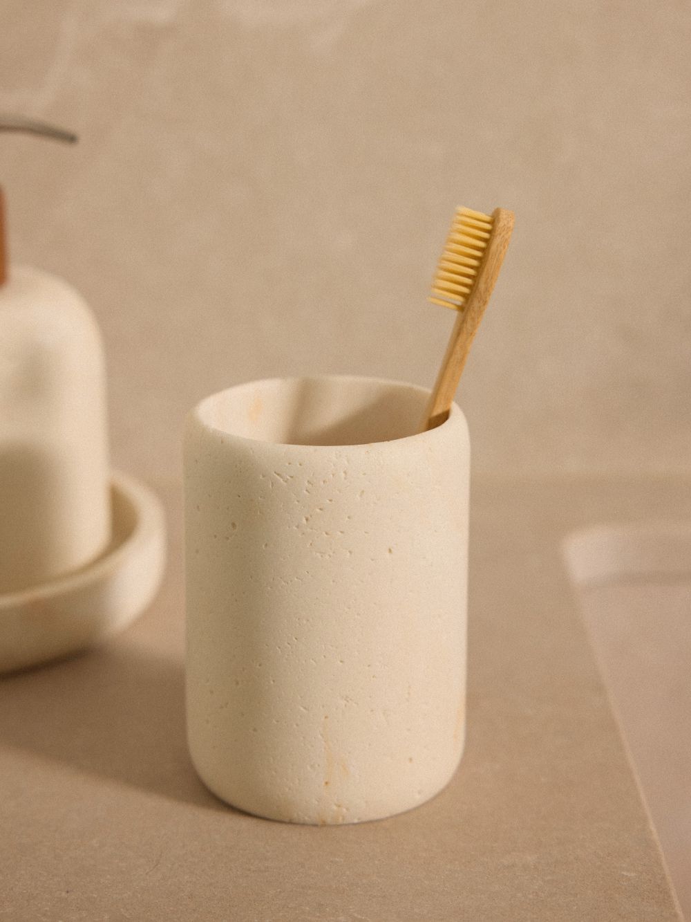 כוס למברשת שינים בשילוב עץ יעל