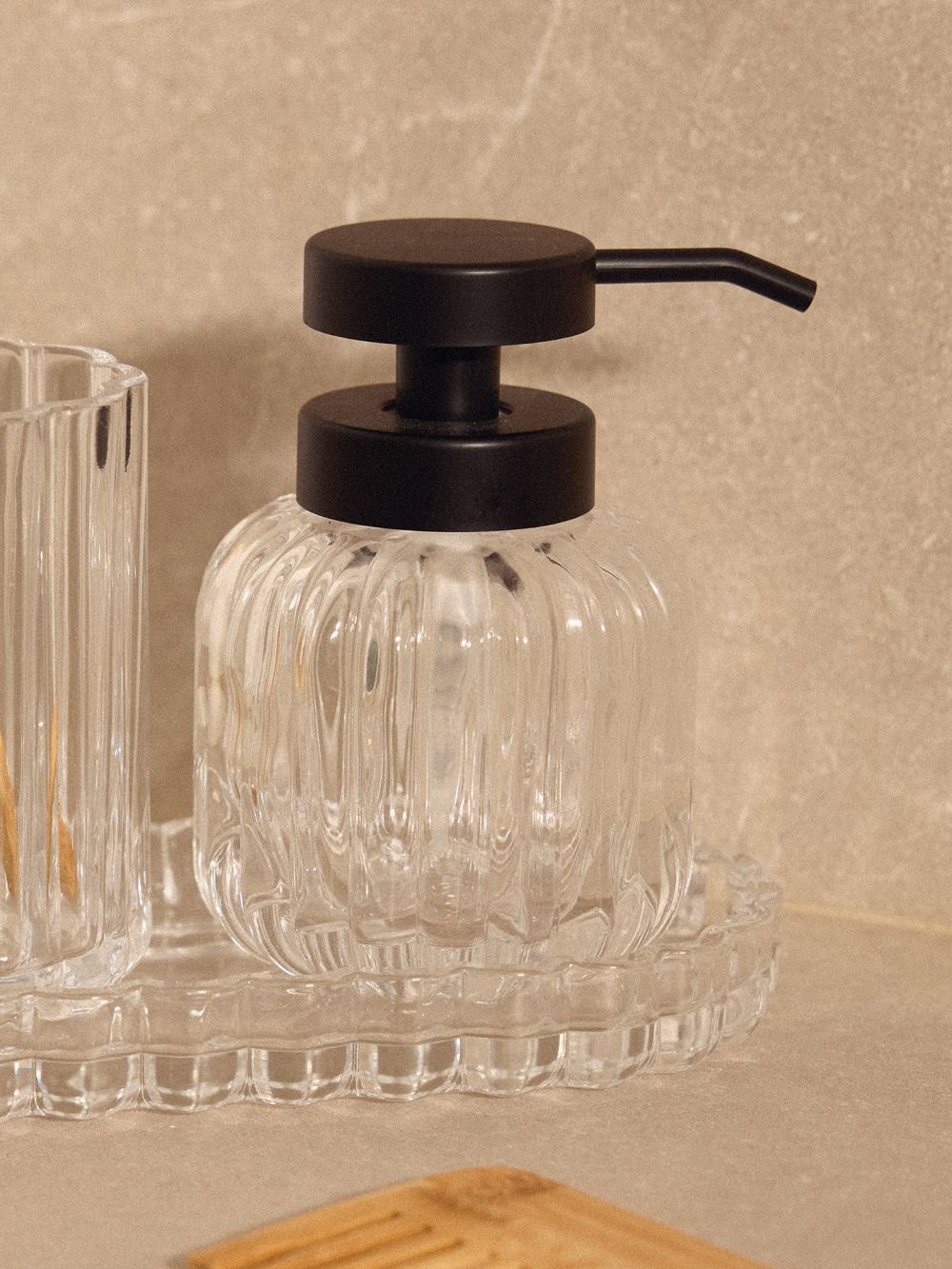 דיספנסר לסבון ידים זכוכית גל