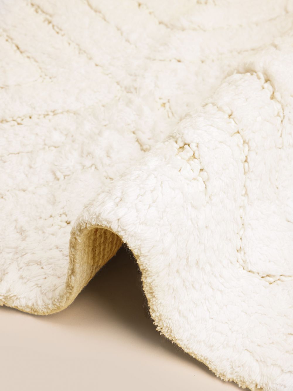 שטיח אמבטיה ג’קארד מעויינים