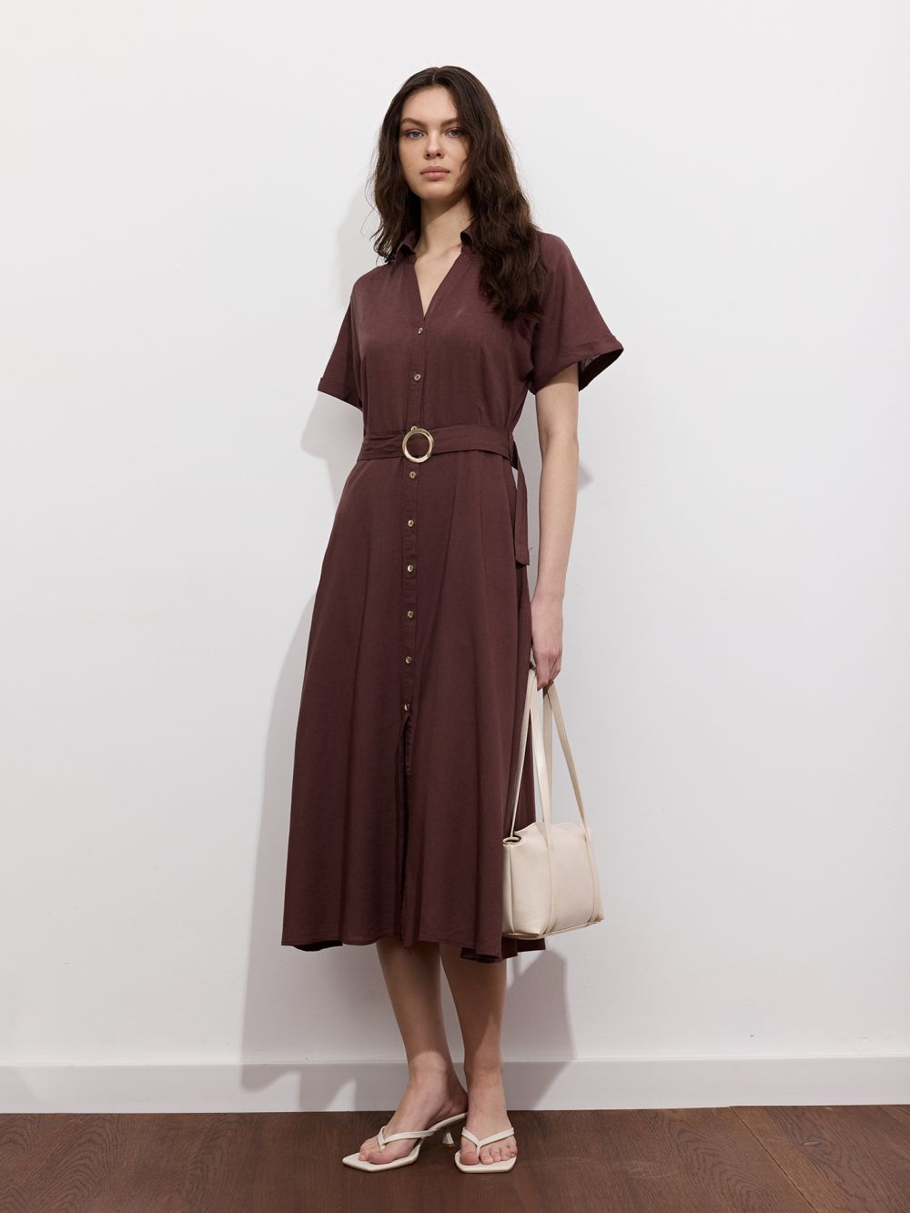 שמלה עם חגורה