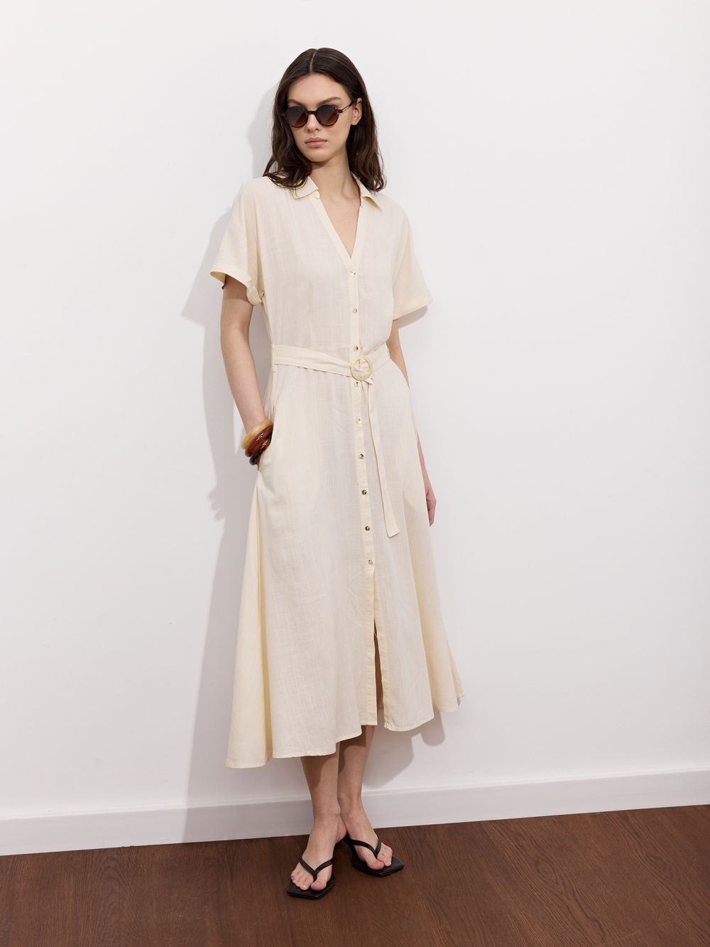 שמלה עם חגורה