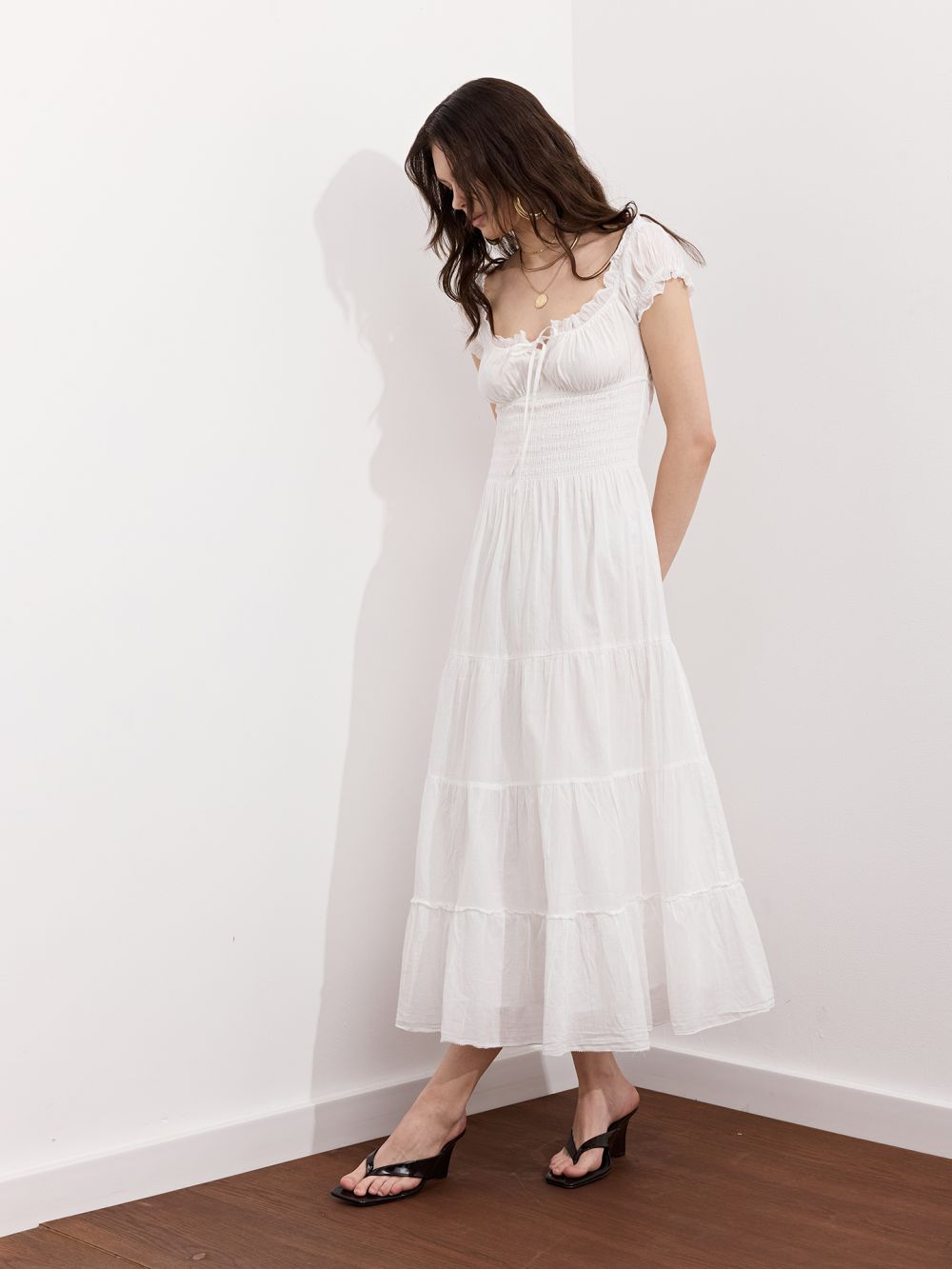 שמלת מקסי עם מחשוף מרובע