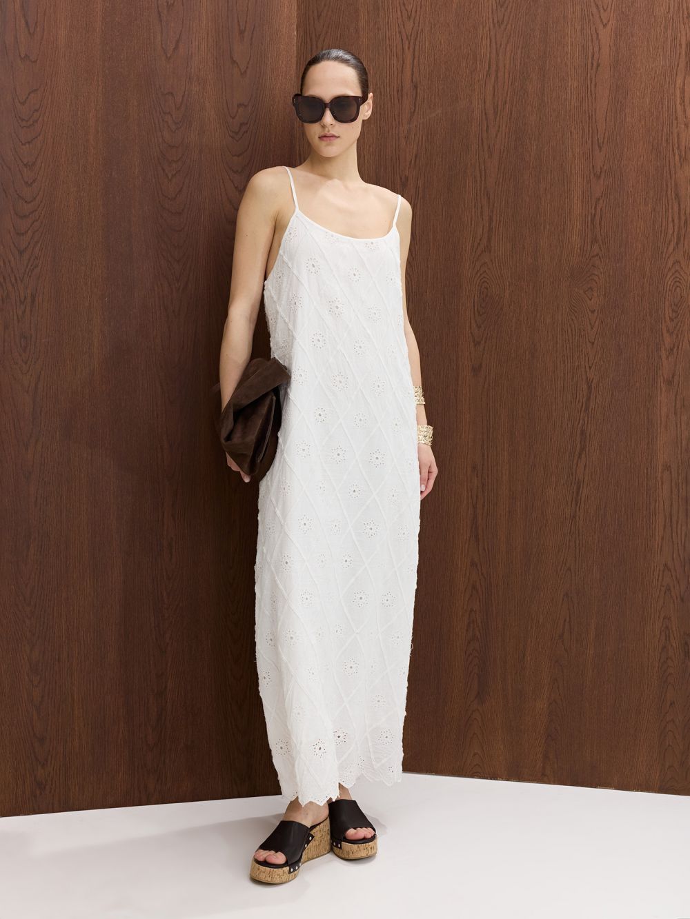 שמלת מקסי בגזרה ישרה בעיטור רקמות