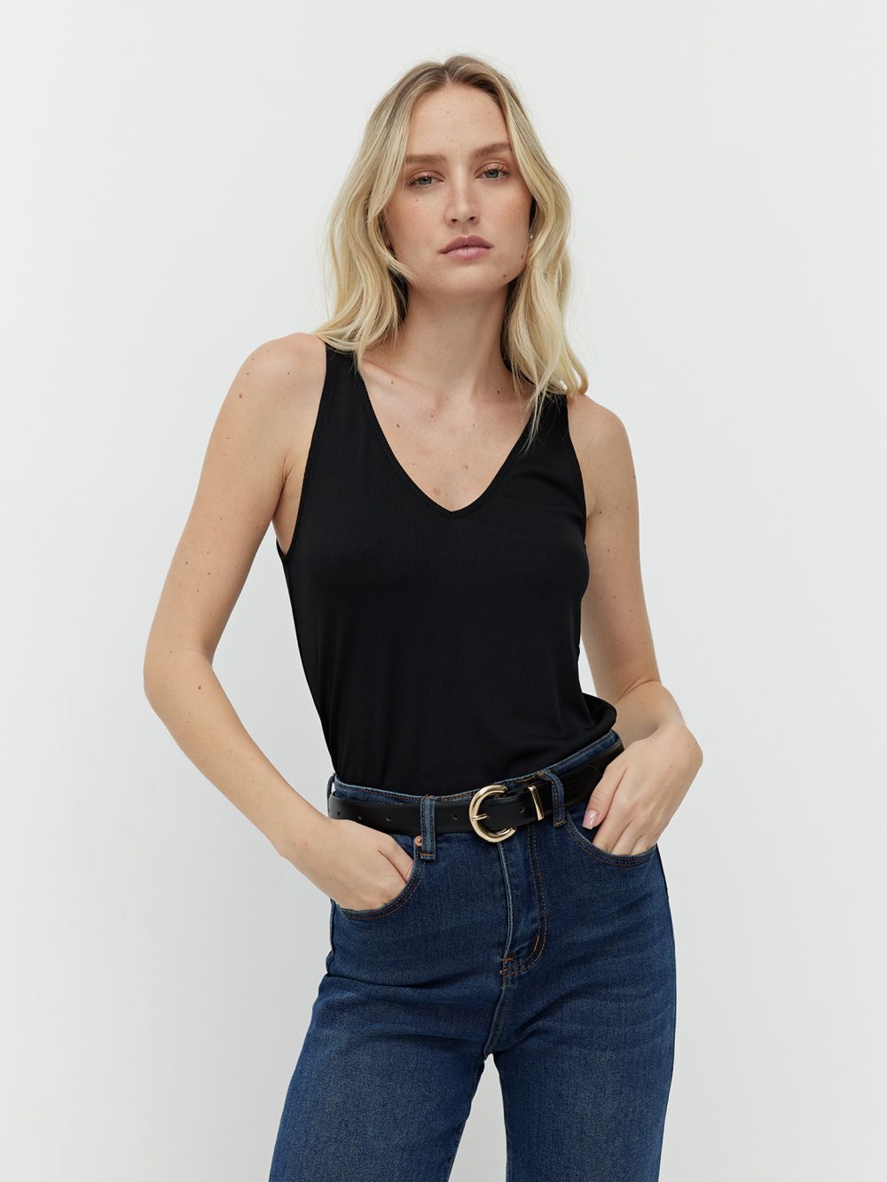 גופיית ריב מפתח וי