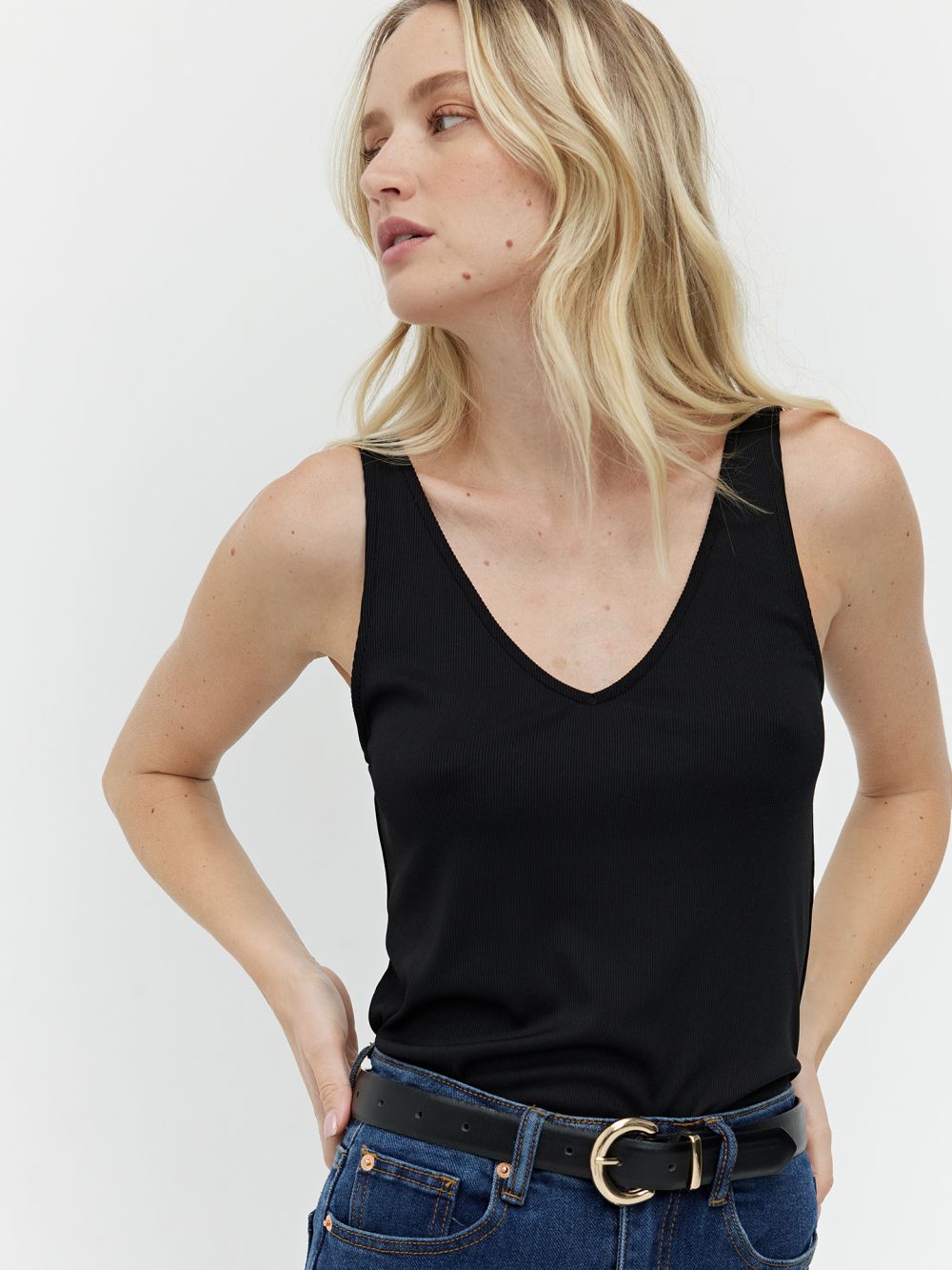 גופיית ריב מפתח וי