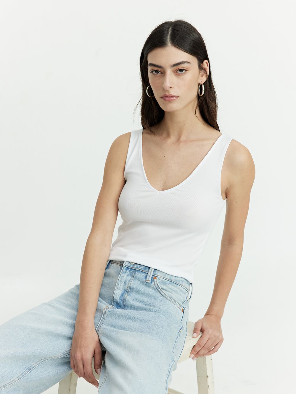 גופיית ריב מפתח וי