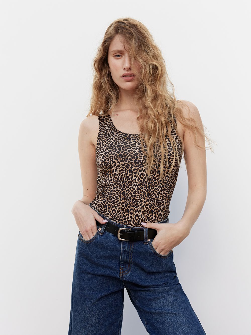 גופיה עם מפתח מרובע