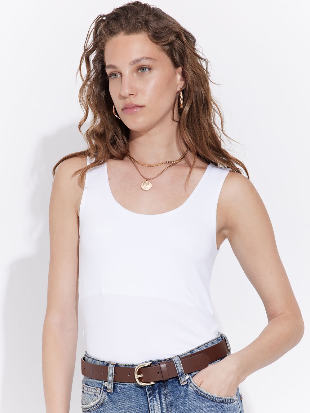 גופיה עם מפתח מרובע