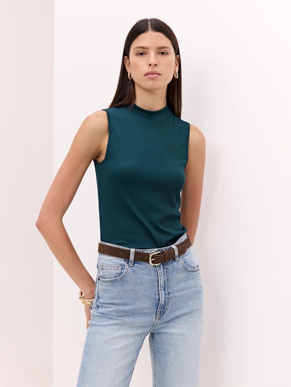 גופית ריב קריר צווארון גולף נמוך