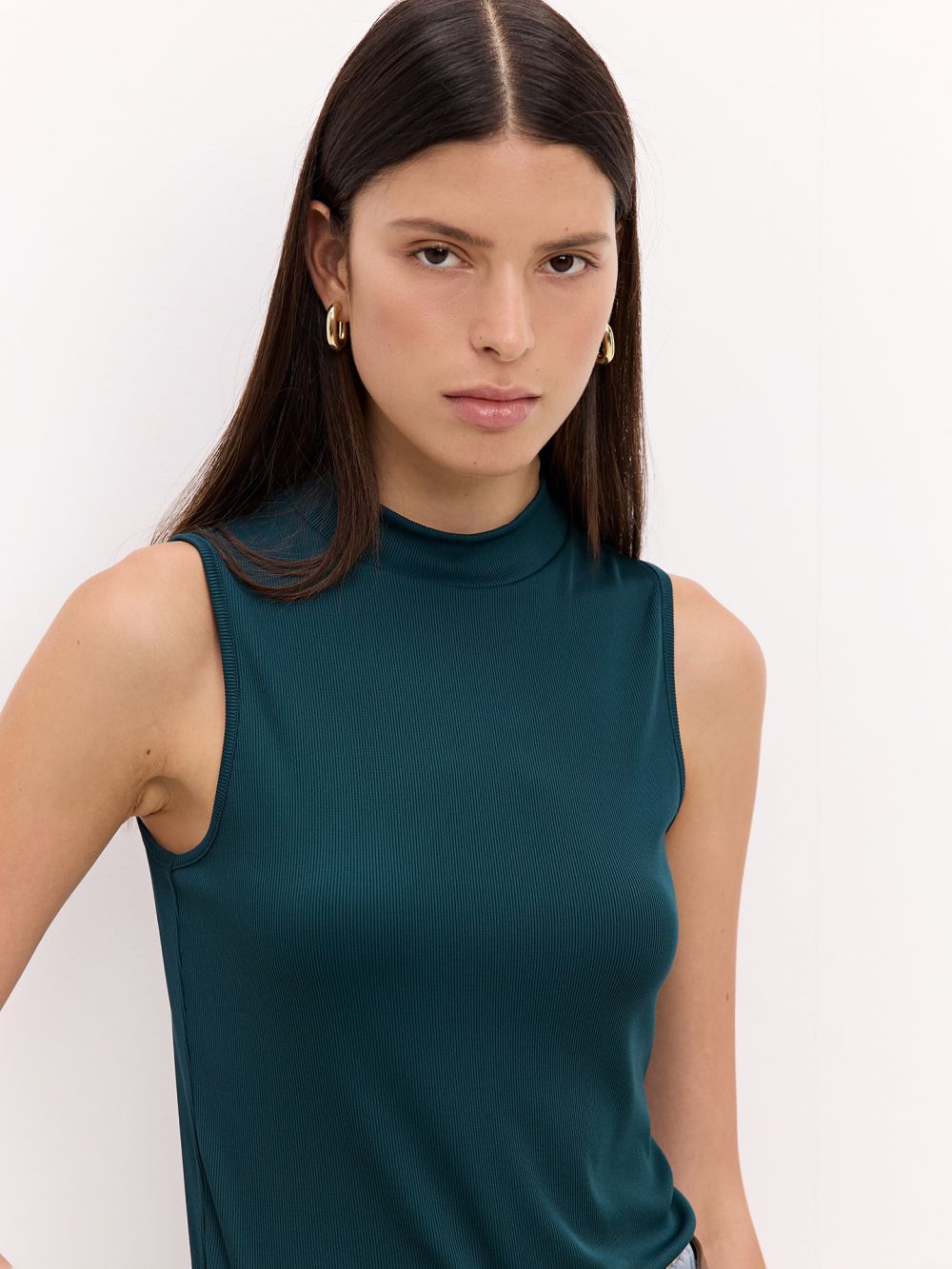 גופית ריב קריר צווארון גולף נמוך