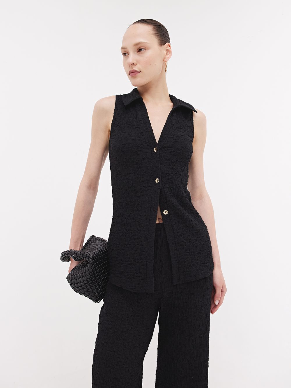 גופייה עם סגירת כפתורים מבד טקסטורה