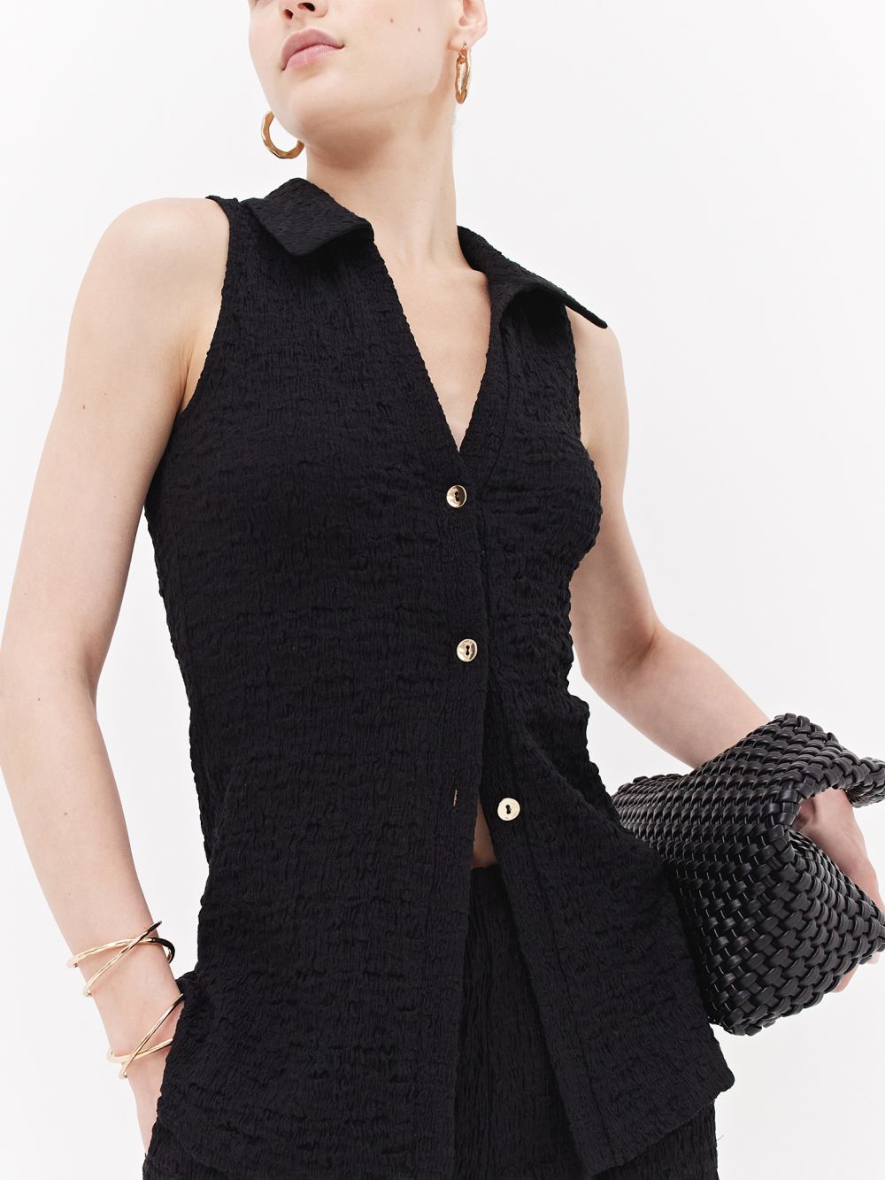 גופייה עם סגירת כפתורים מבד טקסטורה