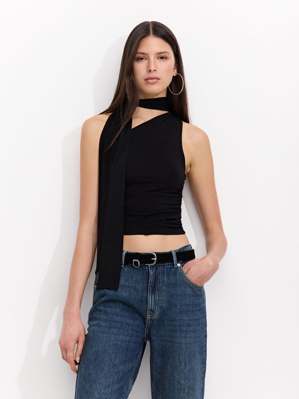 גופיה א-סימטרית עם צעיף