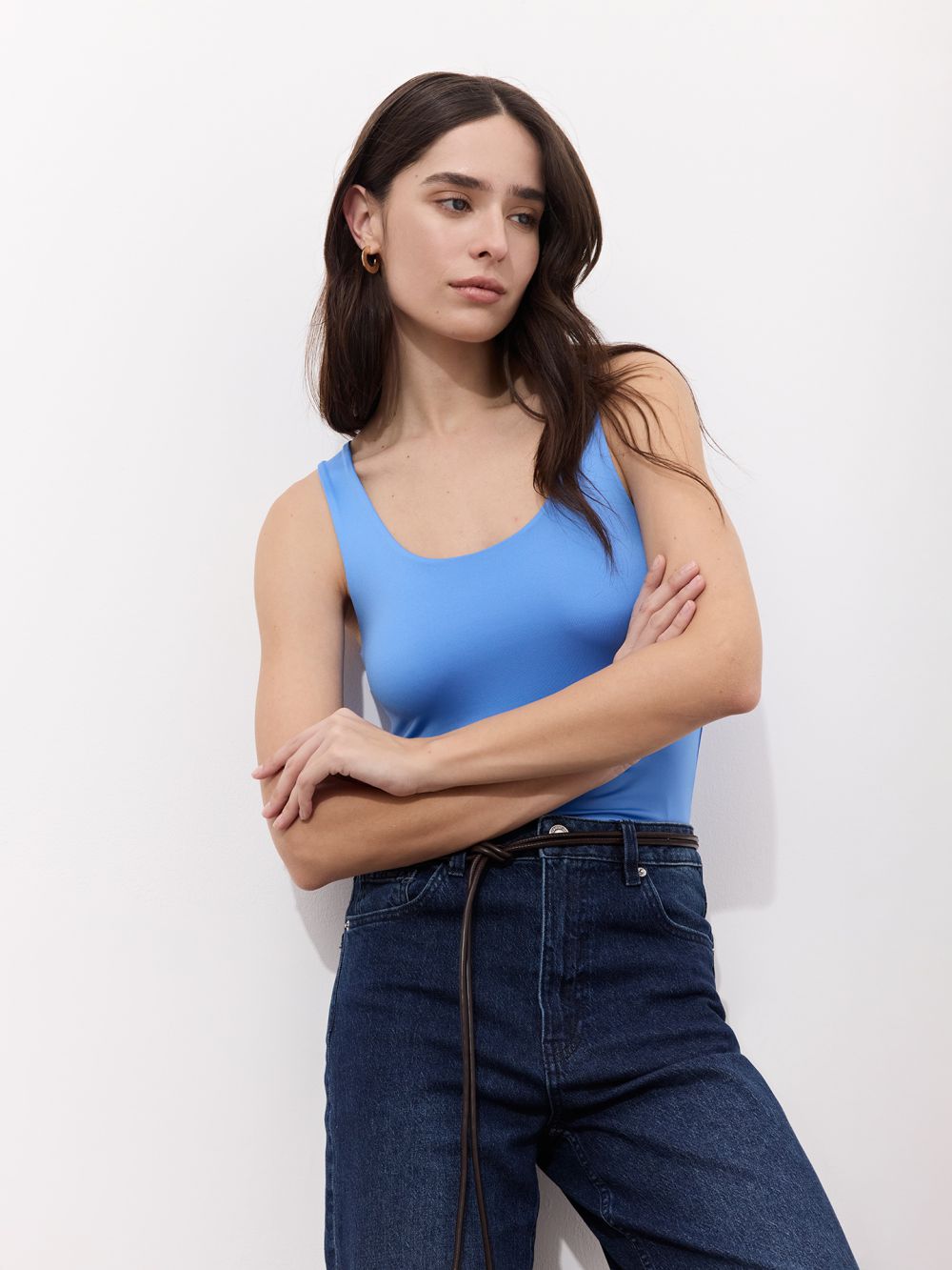 גופייה עם מפתח מרובע