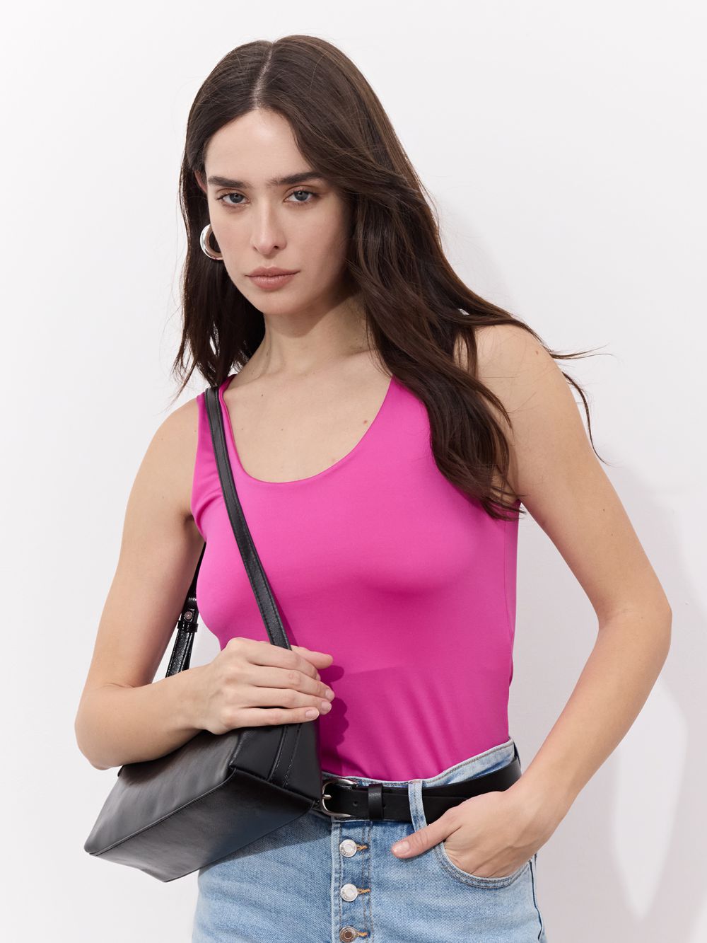 גופייה עם מפתח מרובע