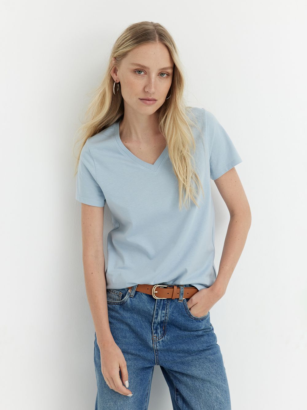 טי-שירט בייסיק מפתח V