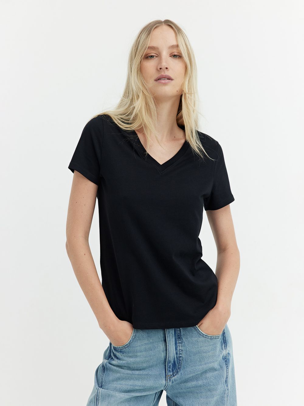 טי-שירט בייסיק מפתח V