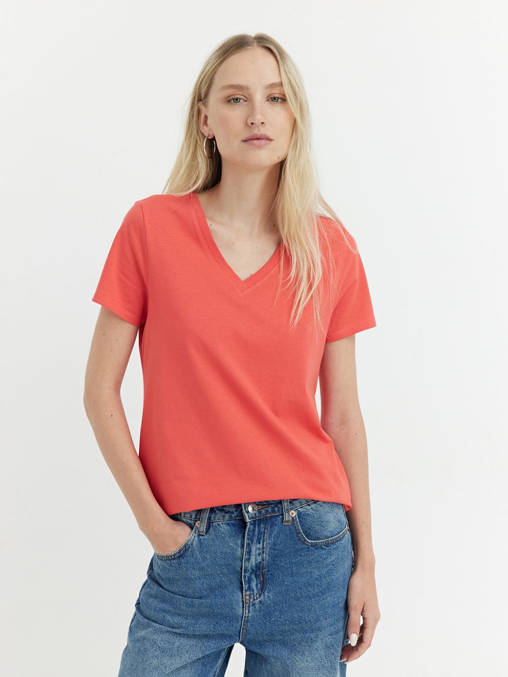 טי-שירט בייסיק מפתח V