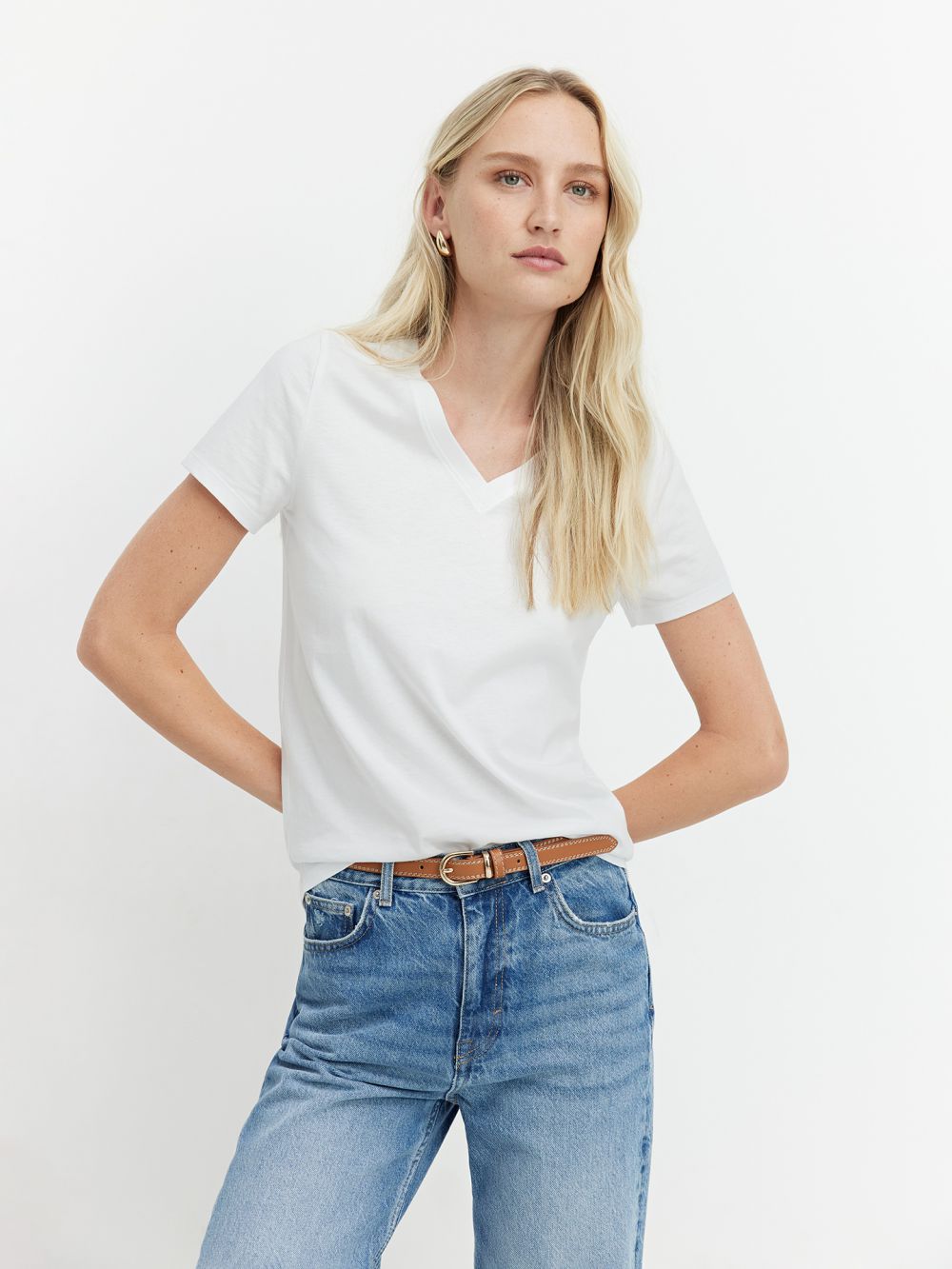 טי-שירט בייסיק מפתח V