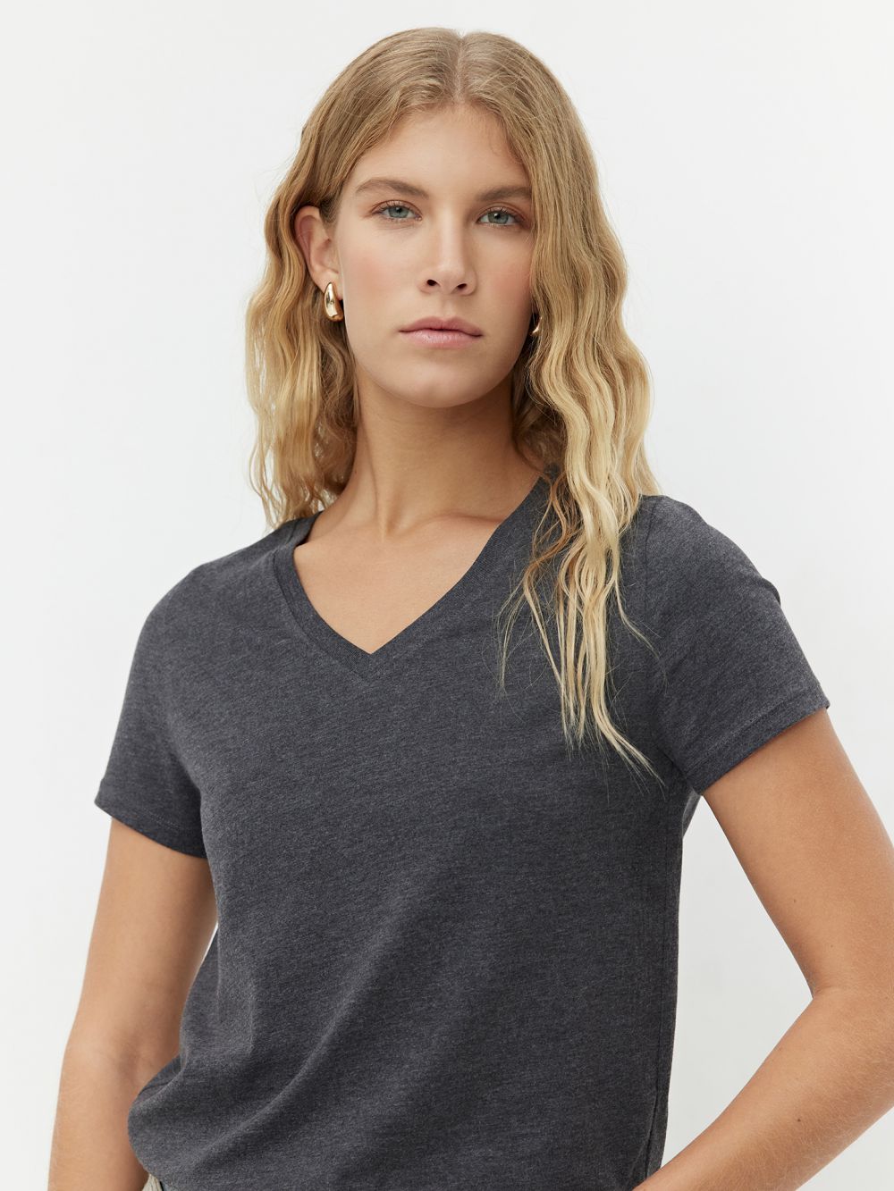 טי-שירט בייסיק מפתח V