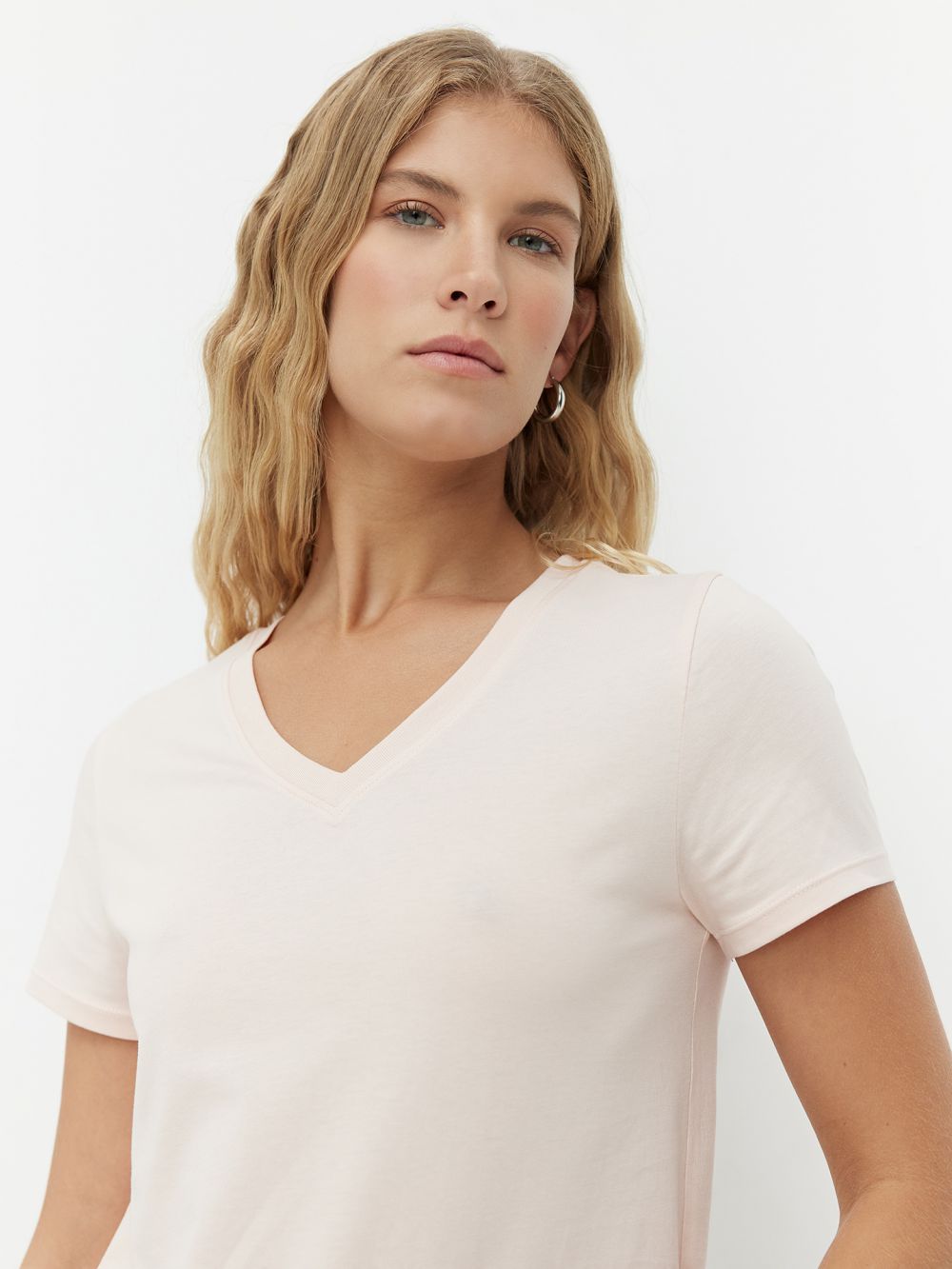 טי-שירט בייסיק מפתח V