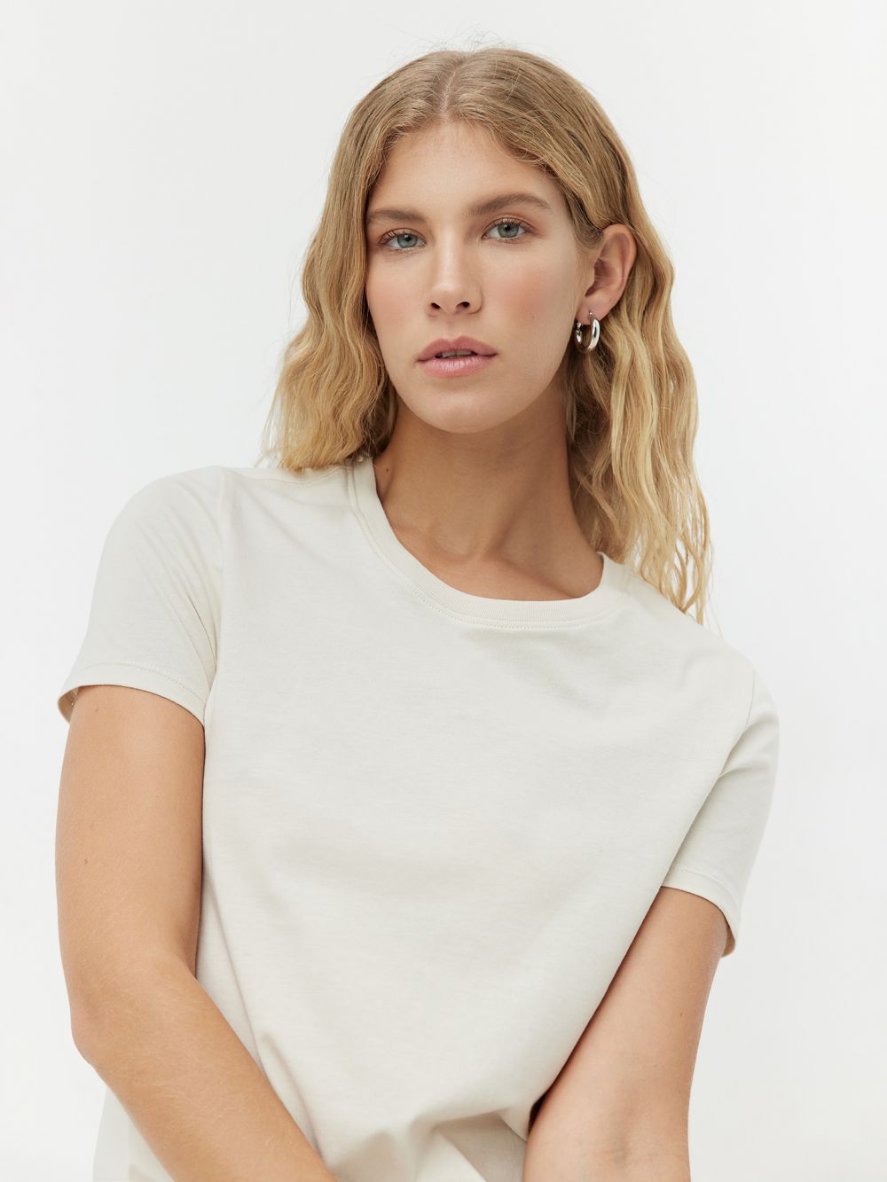 טי-שירט בייסיק מפתח עגול