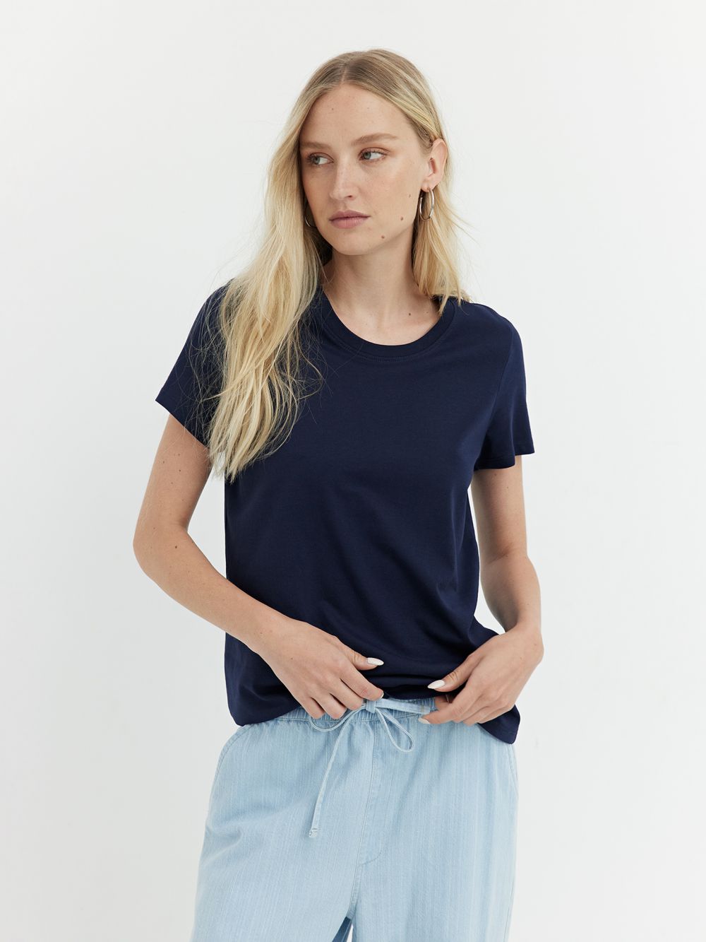 טי-שירט בייסיק מפתח עגול