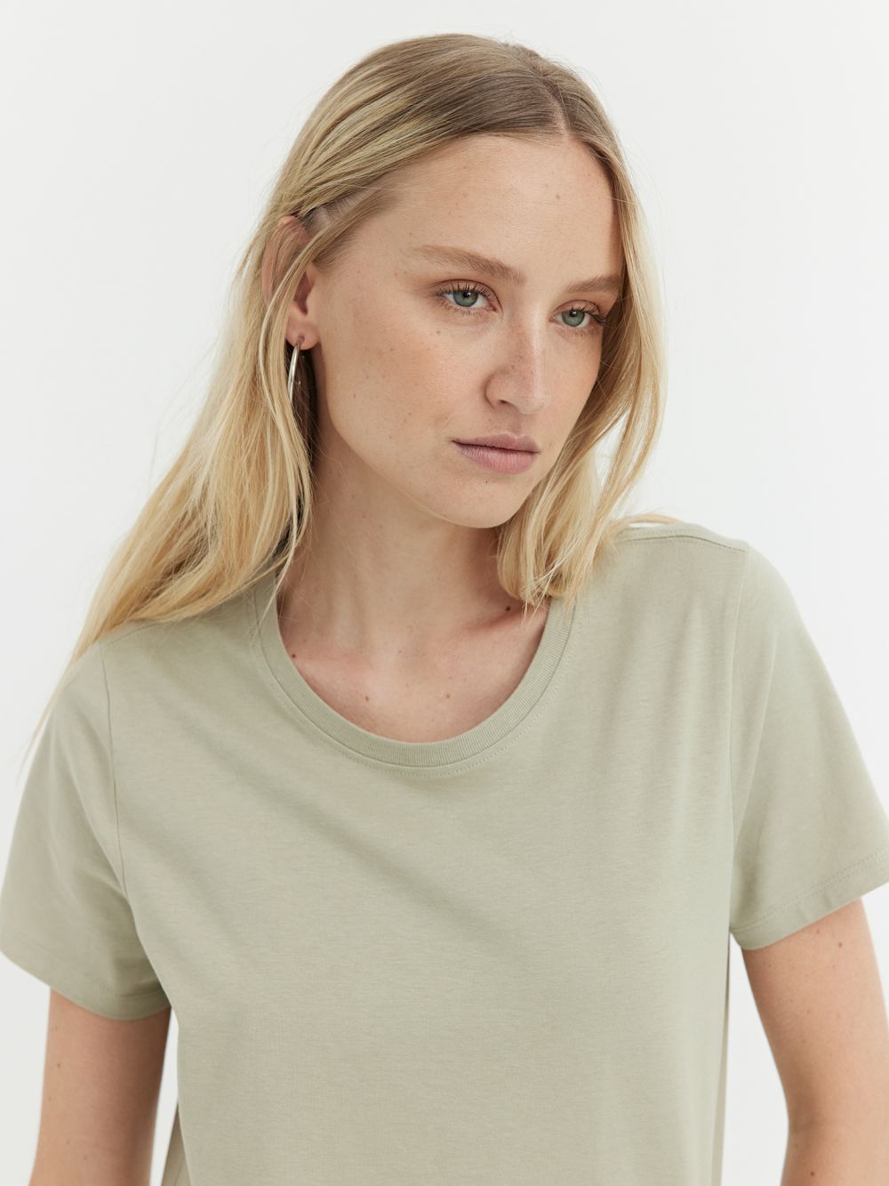 טי-שירט בייסיק מפתח עגול