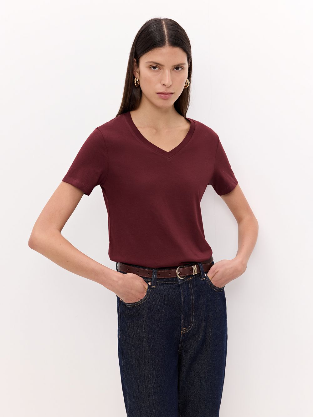 חולצת טי עם צווארון ווי