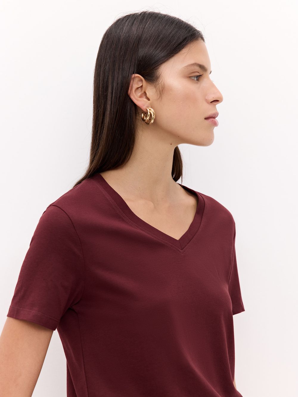 חולצת טי עם צווארון ווי