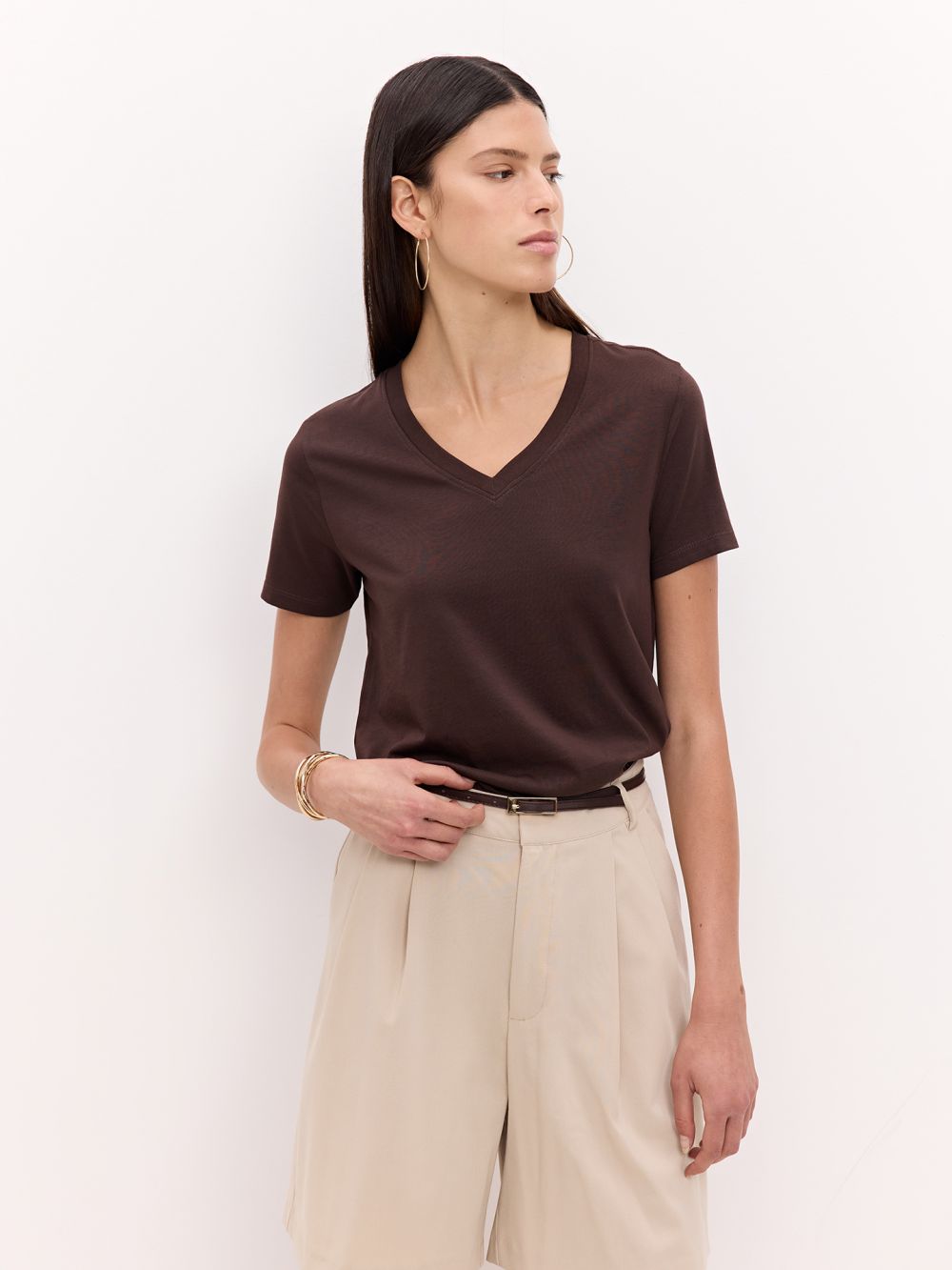 חולצת טי עם צווארון ווי