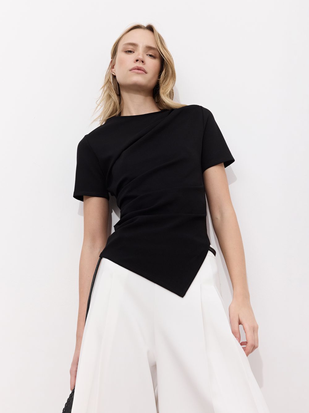 חולצת שרוול קצר עם כיווצים