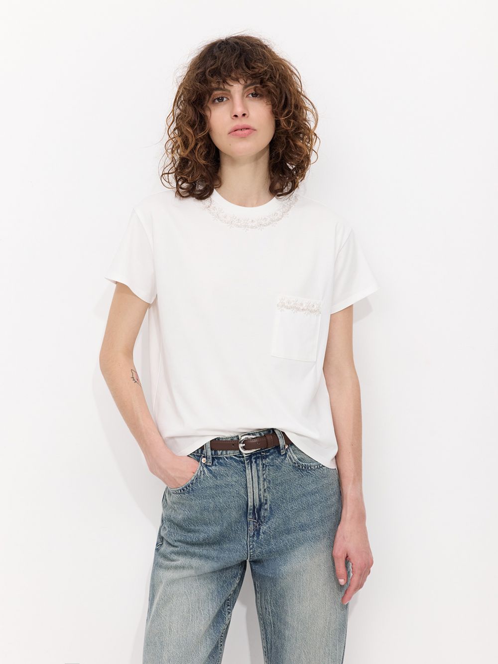 טי שרט עם פנינים