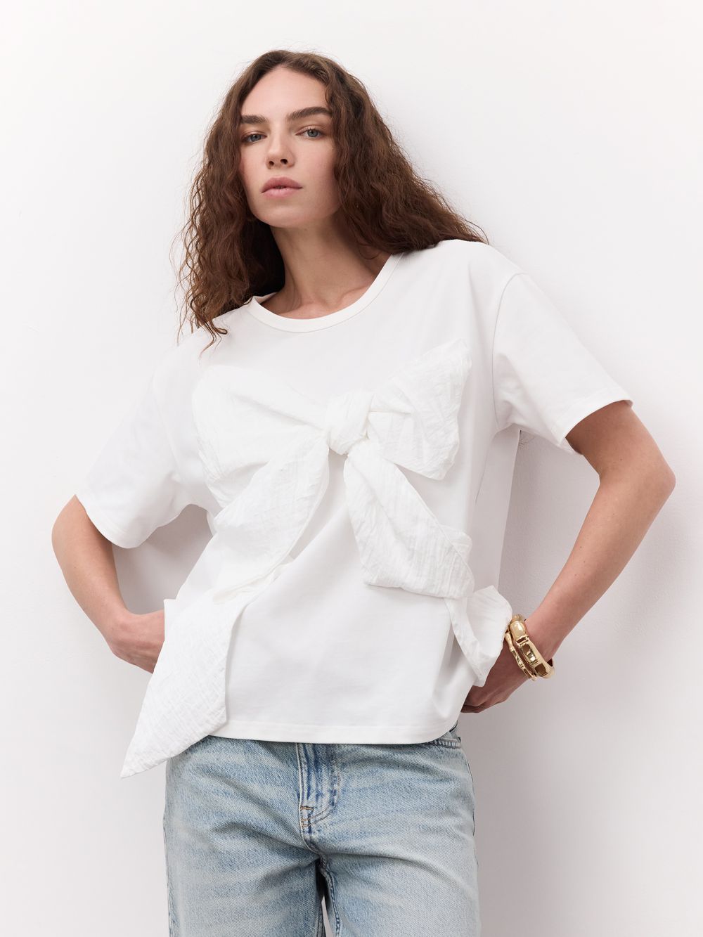 טי שירט אוברסייז עם קישוט סרט