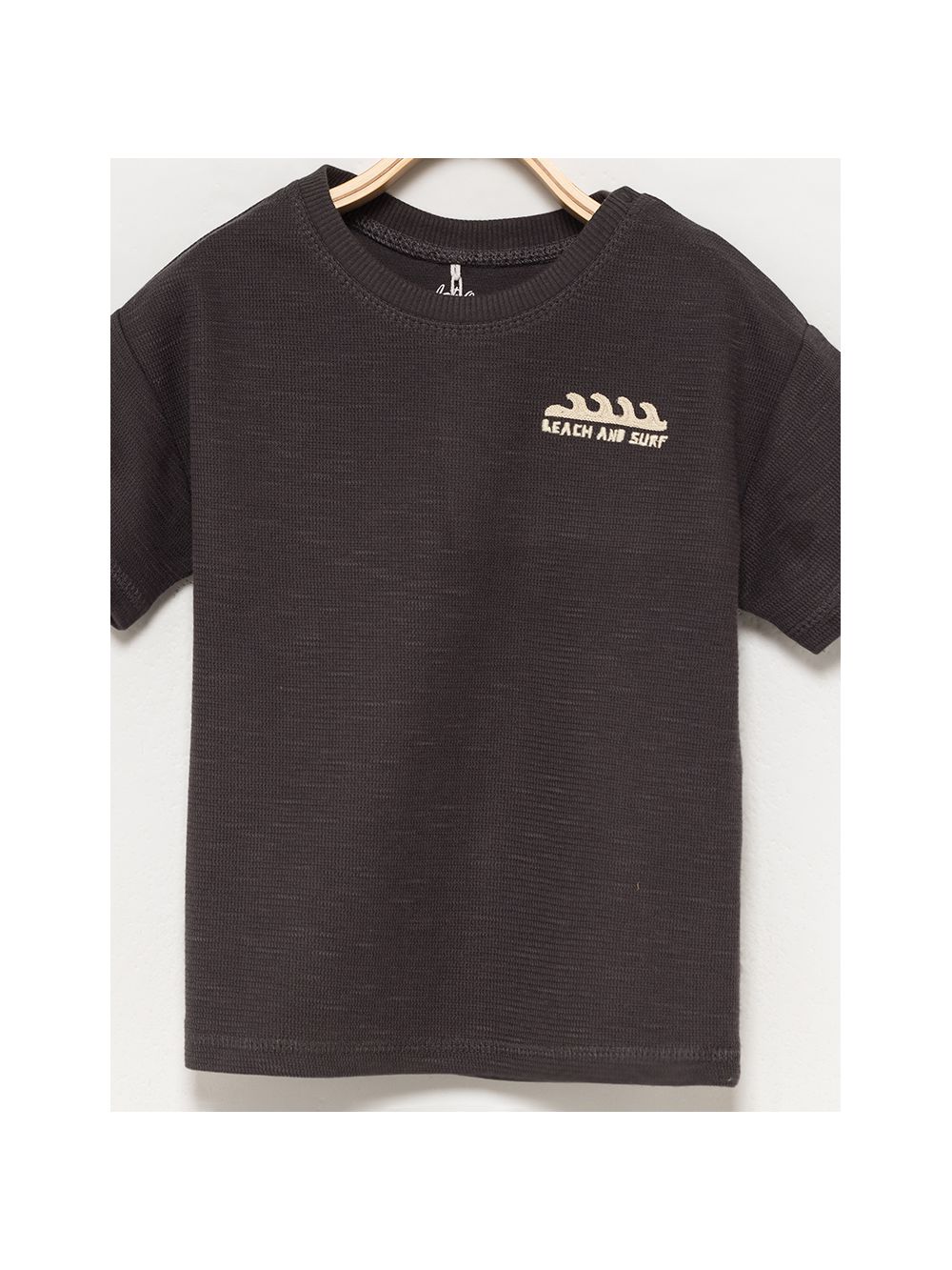 טי-שירט טקסטורה רקומה