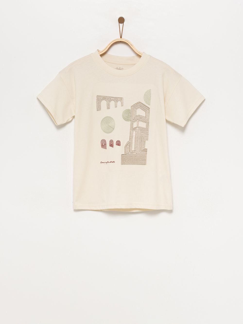 טישרט עם רקמה