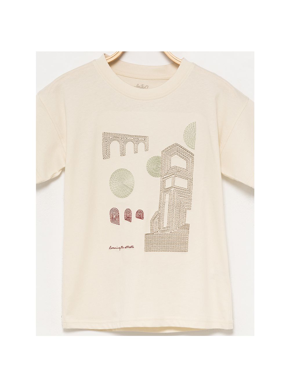 טישרט עם רקמה