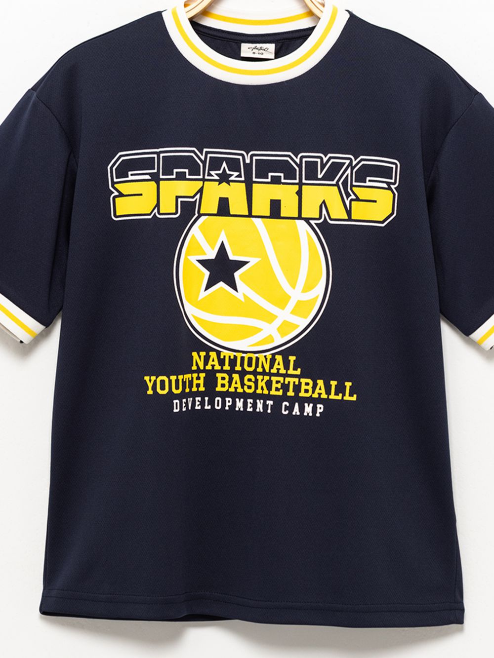 חולצה בסגנון ספורטיבי