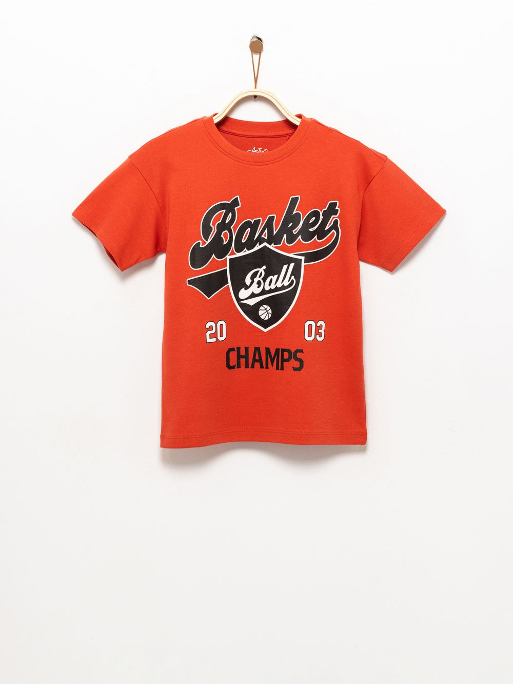 חולצת טי עם דפוס