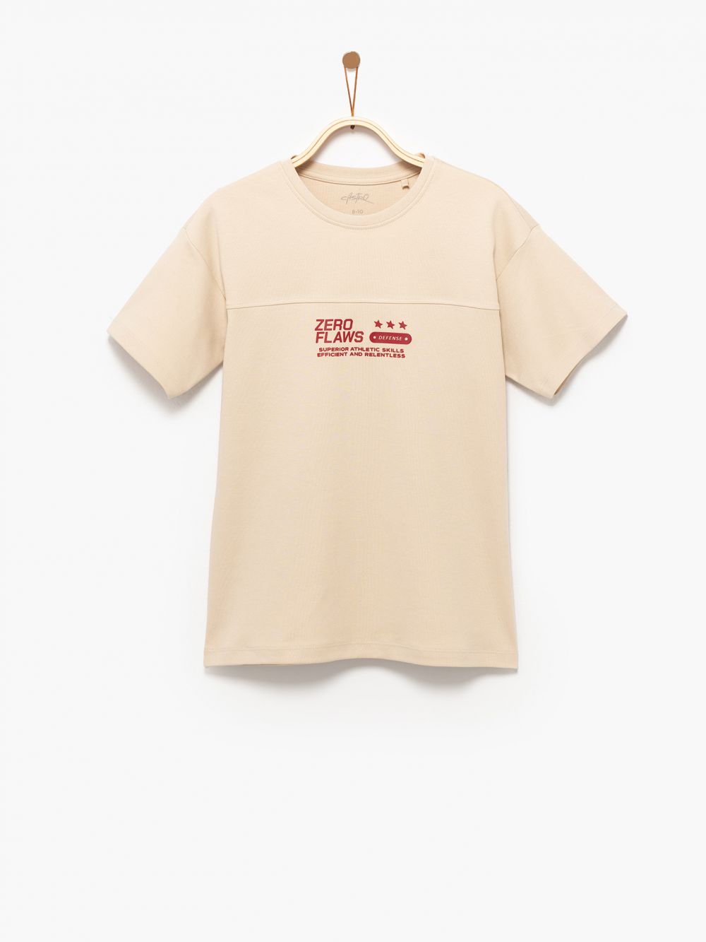 טי-שירט בסגנון ספורטיבי