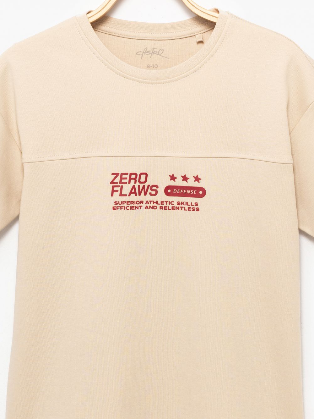 טי-שירט בסגנון ספורטיבי