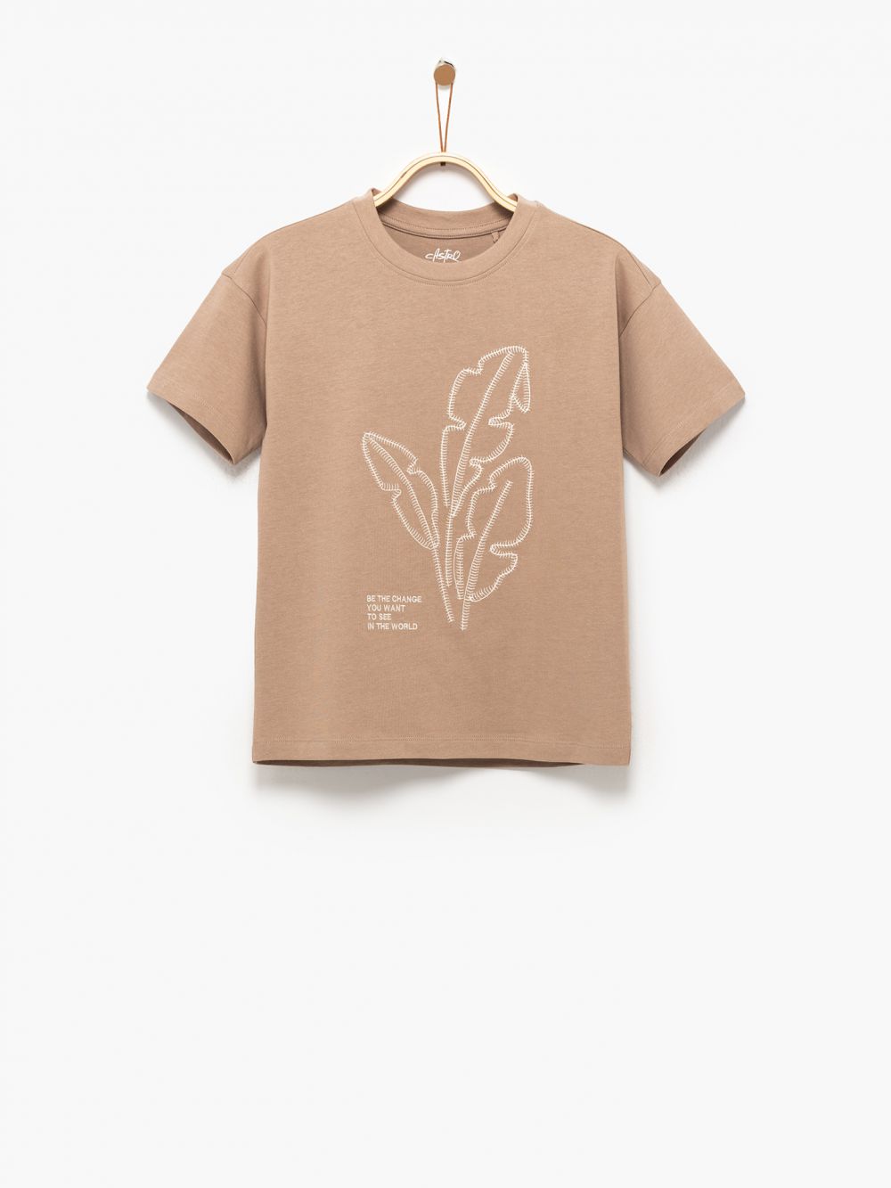 טישרט עם רקמה