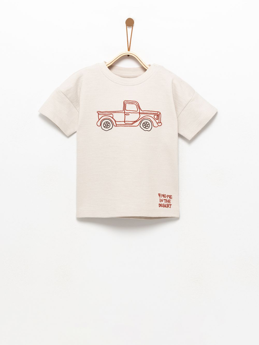 טי שירט עם טקסטורה ורקמה