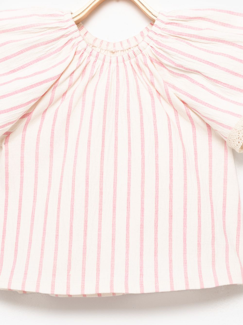 חולצת טקסטורה מודפסת