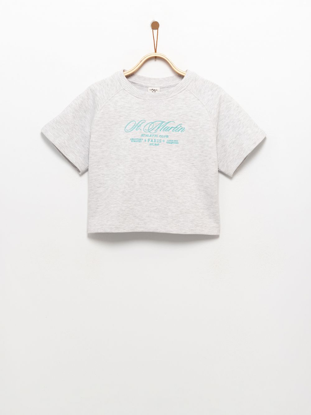 טישרט עם רקמה