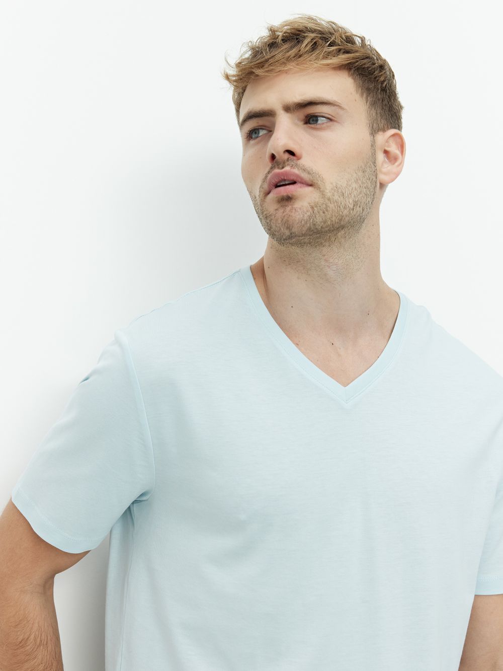 טי שירט פימה עם צווארון v