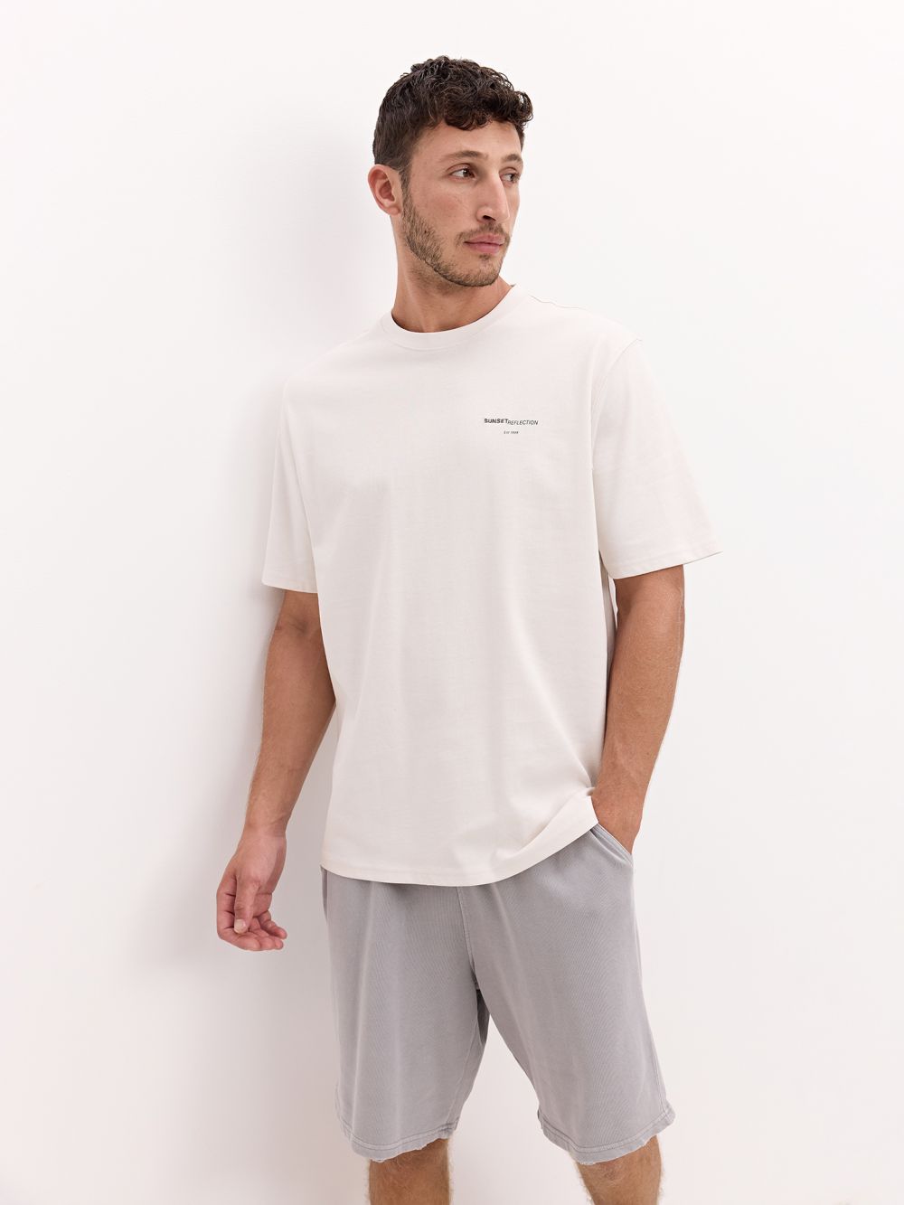 טי שירט Relaxed fit עם דפוס וריקמה