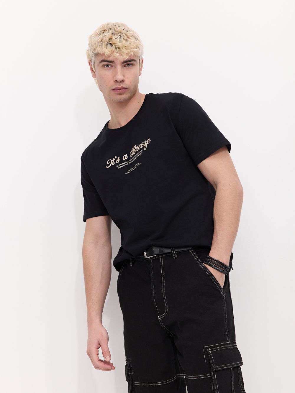 טי שירט עם דפוס קדמי