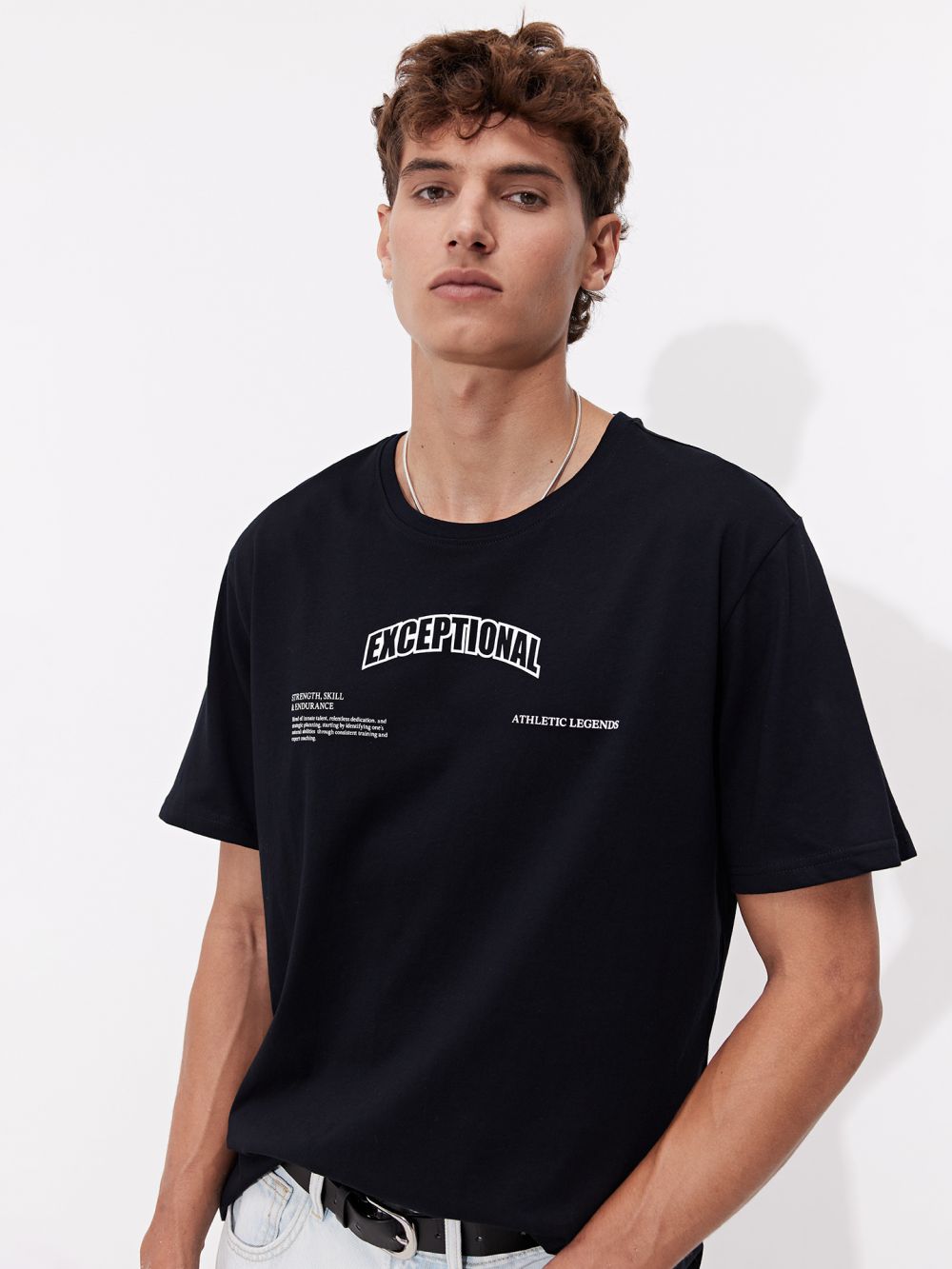 טי שירט עם דפוס קדמי