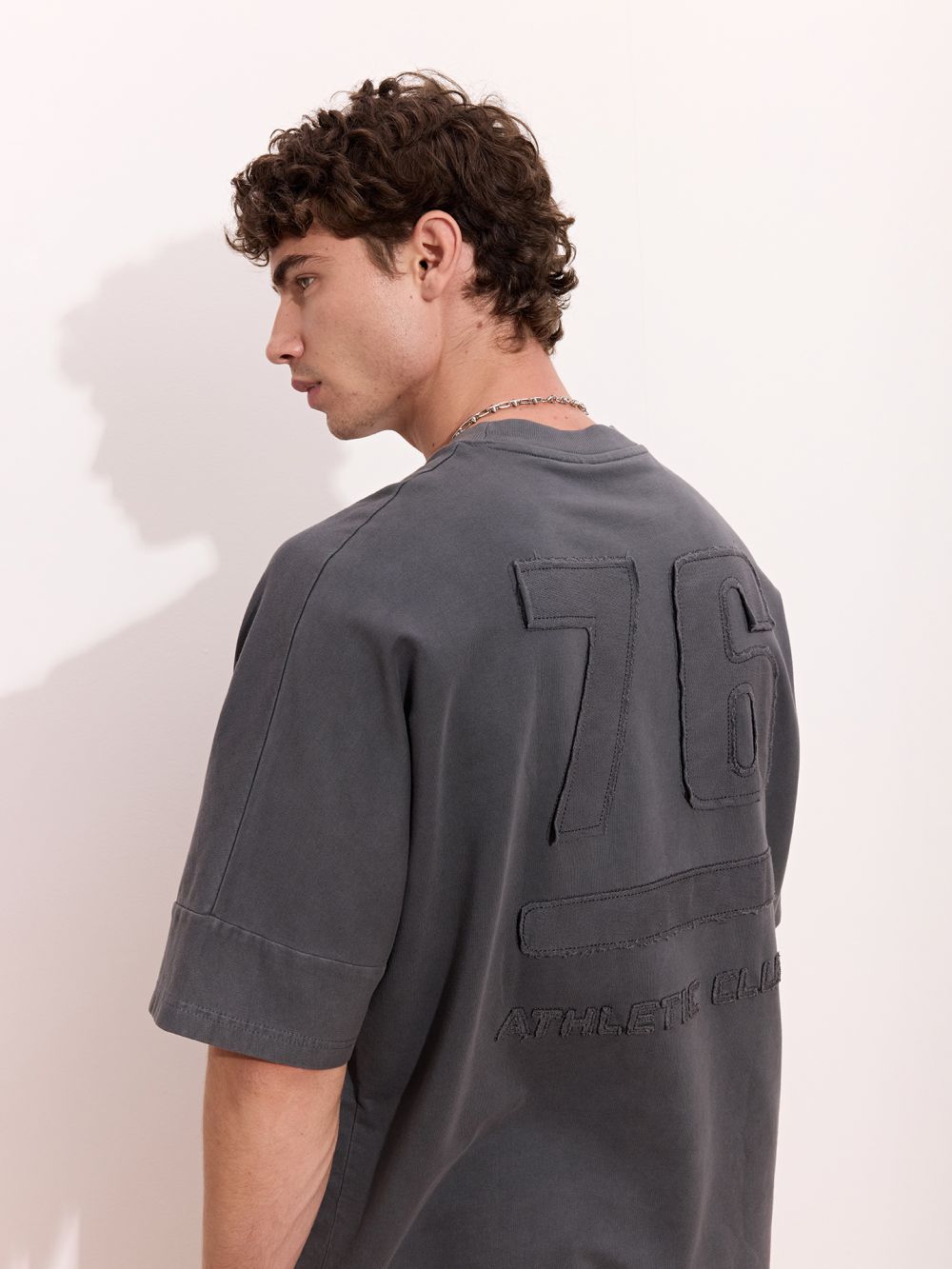 טי-שירט עם פאצ’ הפוך